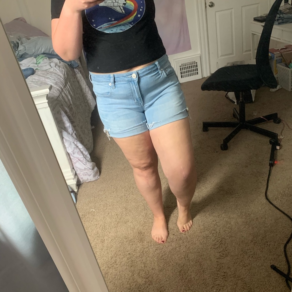 American Eagle Midi Shorts ❤️